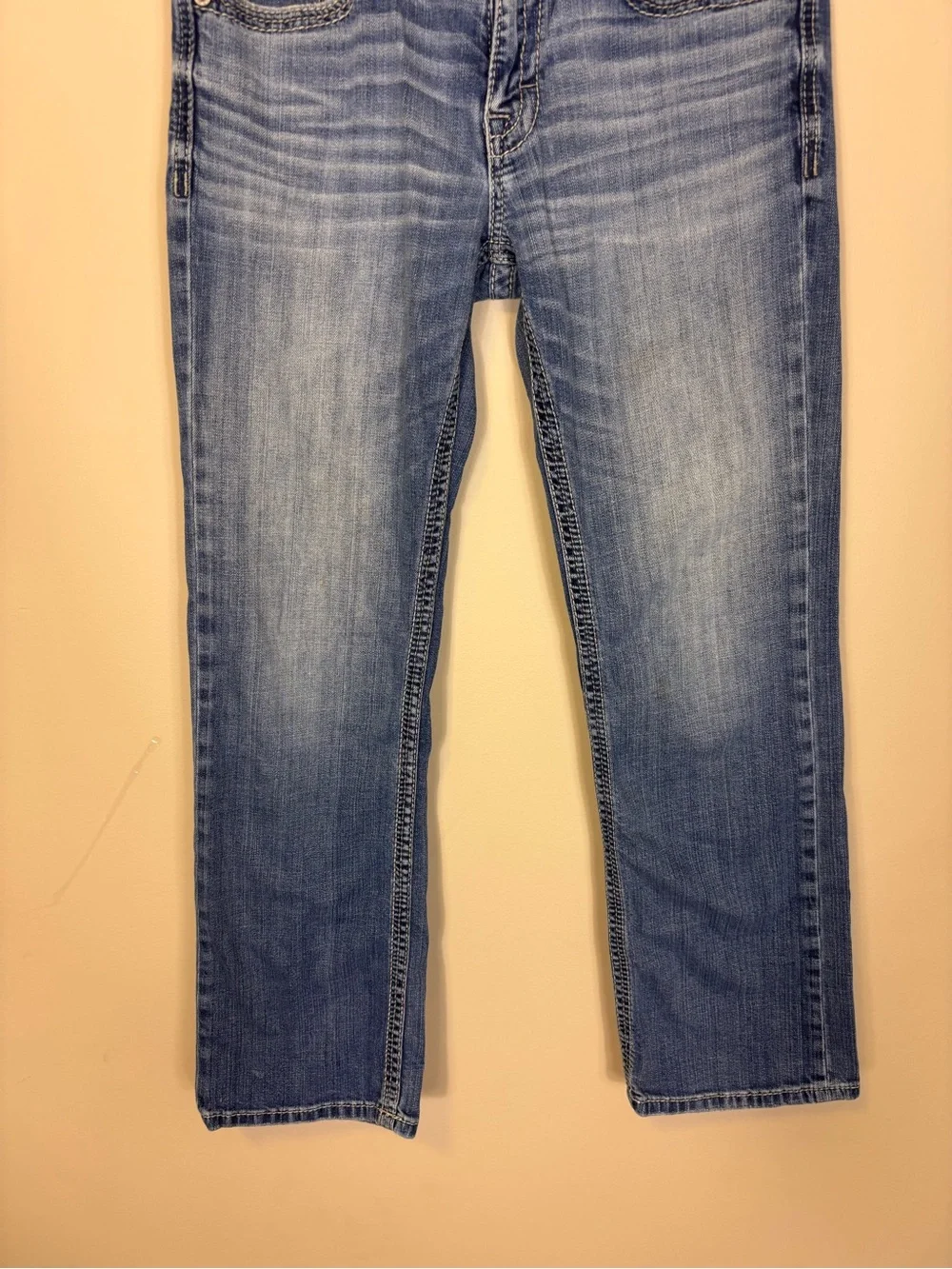 BKE Men’s Jake Light Blue Straight Jeans with Faded Detailing 32 x 32 Inseam